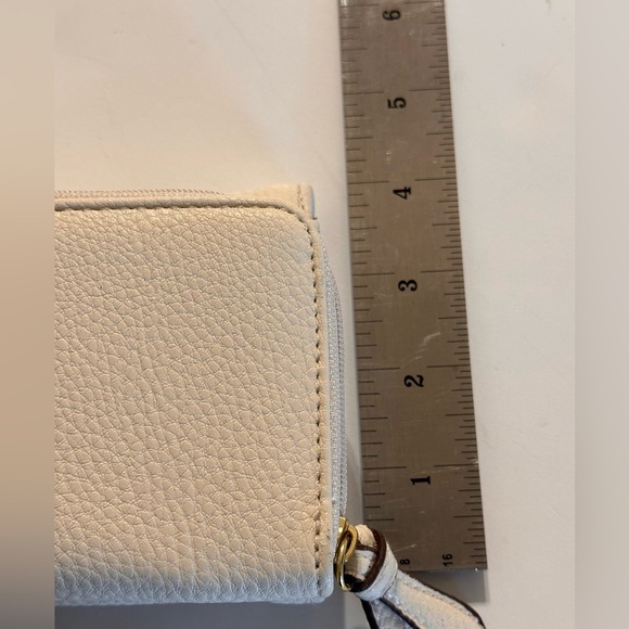 Jessica Simpson Cream Wallet with Gold-Tone Bow and Credit Card Slips - Picture 13 of 16